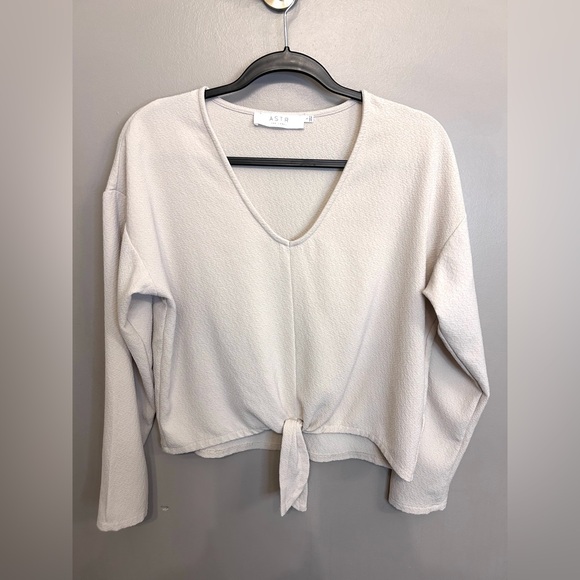 Astr Tops - NWOT ASTR the Label tie front cream colored textured blouse size S